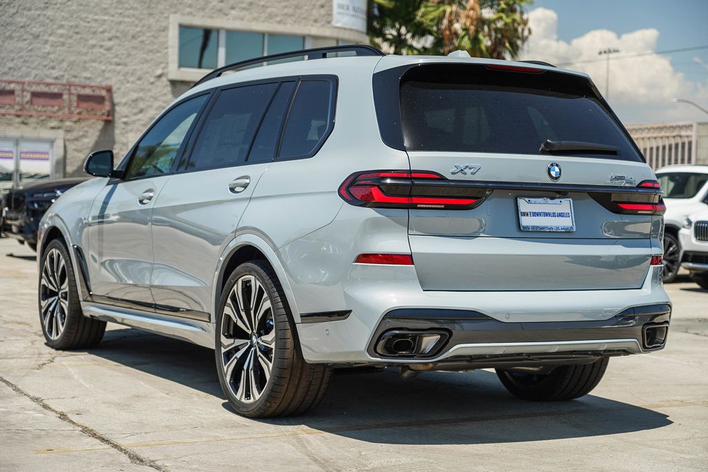 2025 BMW X7 xDrive40i 6