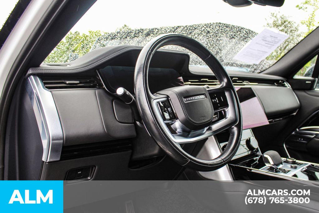 Used 2023 White Land Rover SE image 22
