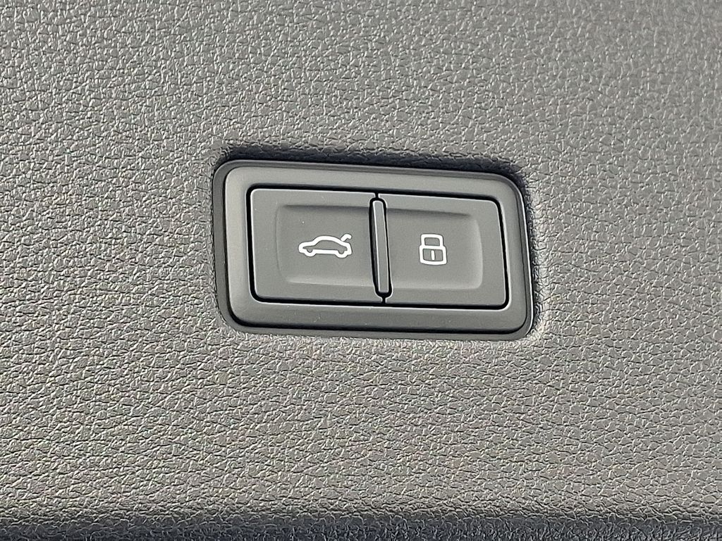 Thumbnail: 2023 Audi SQ8 - 29