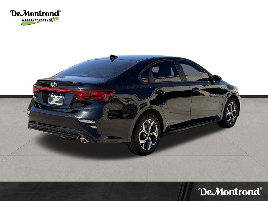 Used 2021 Aurora Black Pearl Kia LXS image 5