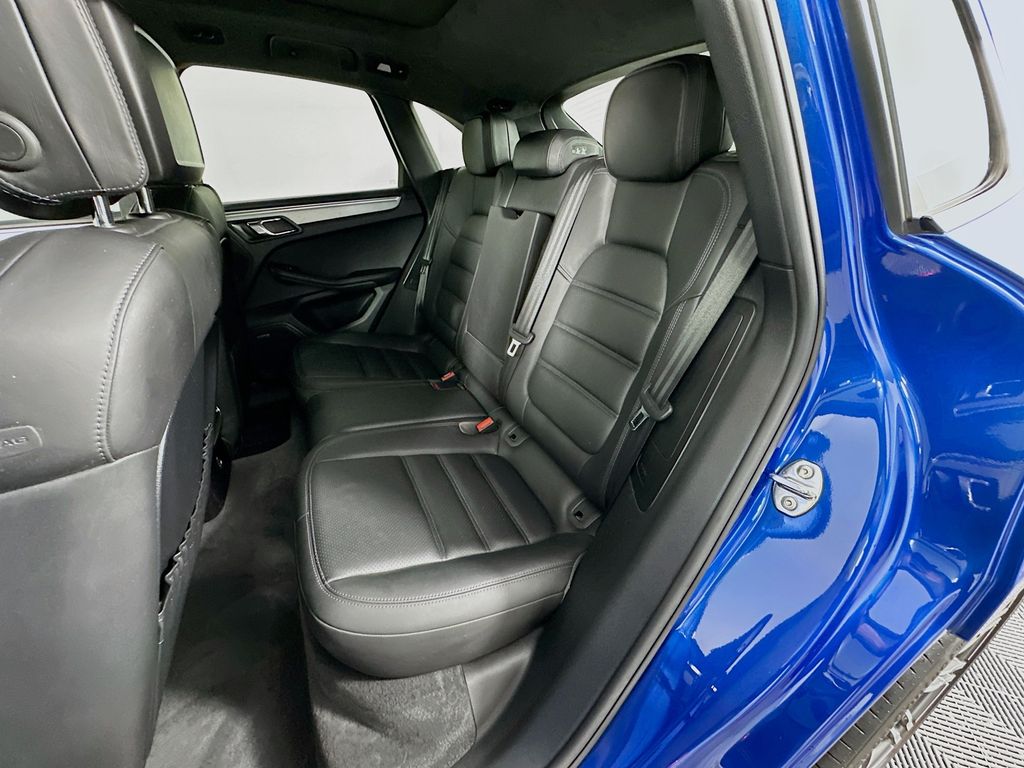 Thumbnail: 2017 Porsche Macan - 25