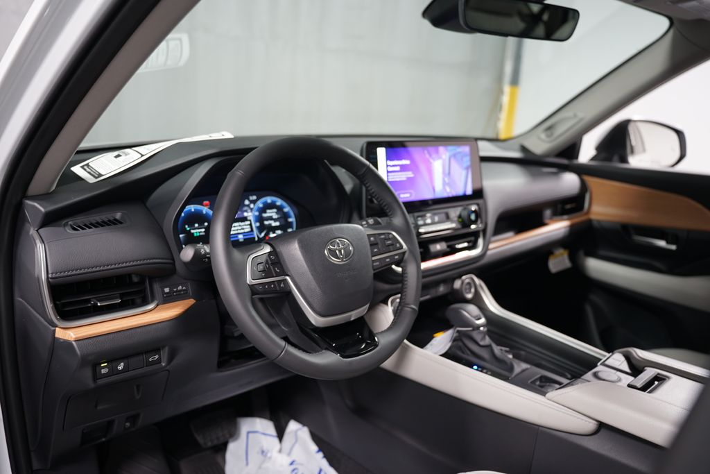 2025 Toyota Grand Highlander Limited 11