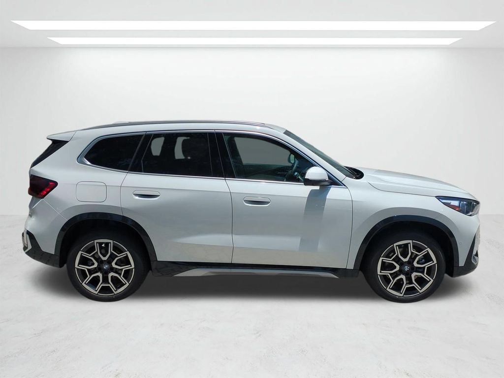 New 2026 White BMW xDrive28i image 3