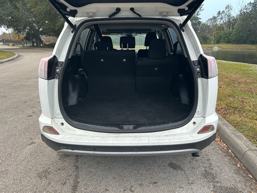 Thumbnail: 2018 Toyota RAV4 - 10