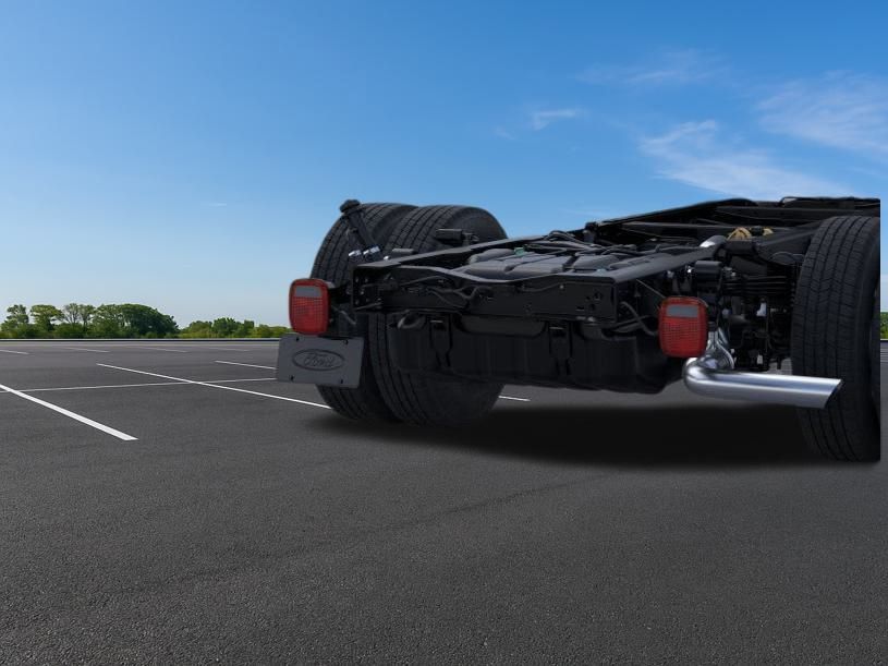 New 2025 Ford Super Duty F-350 Chassis Regular Cab (DRW) 169" Wheelbase XL