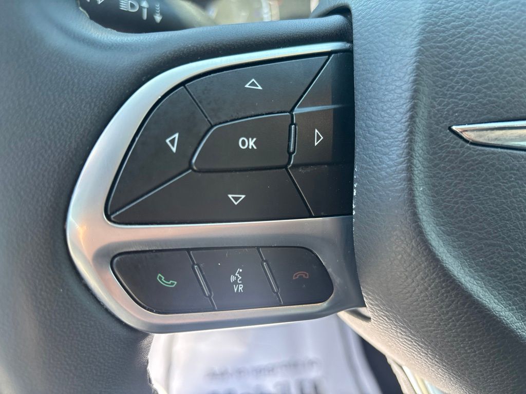 Used 2023 Chrysler Pacifica Van