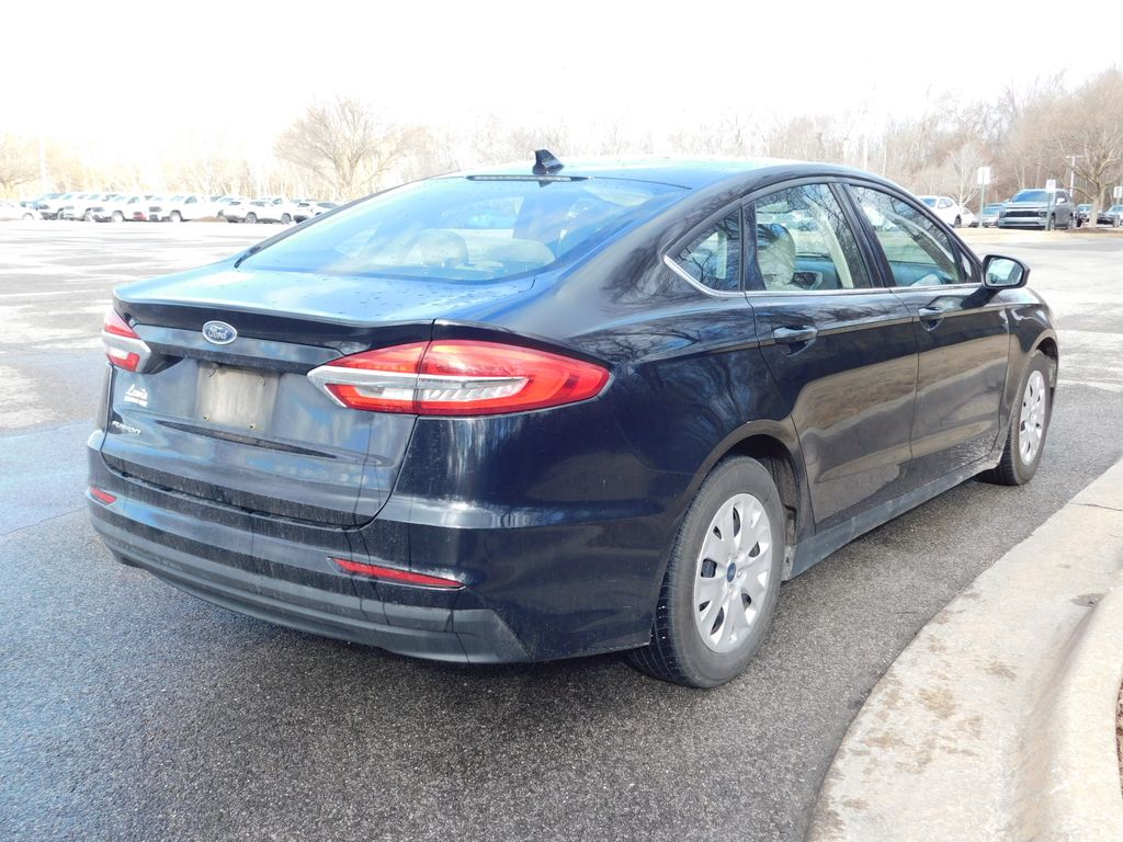 2020 Ford Fusion S 4