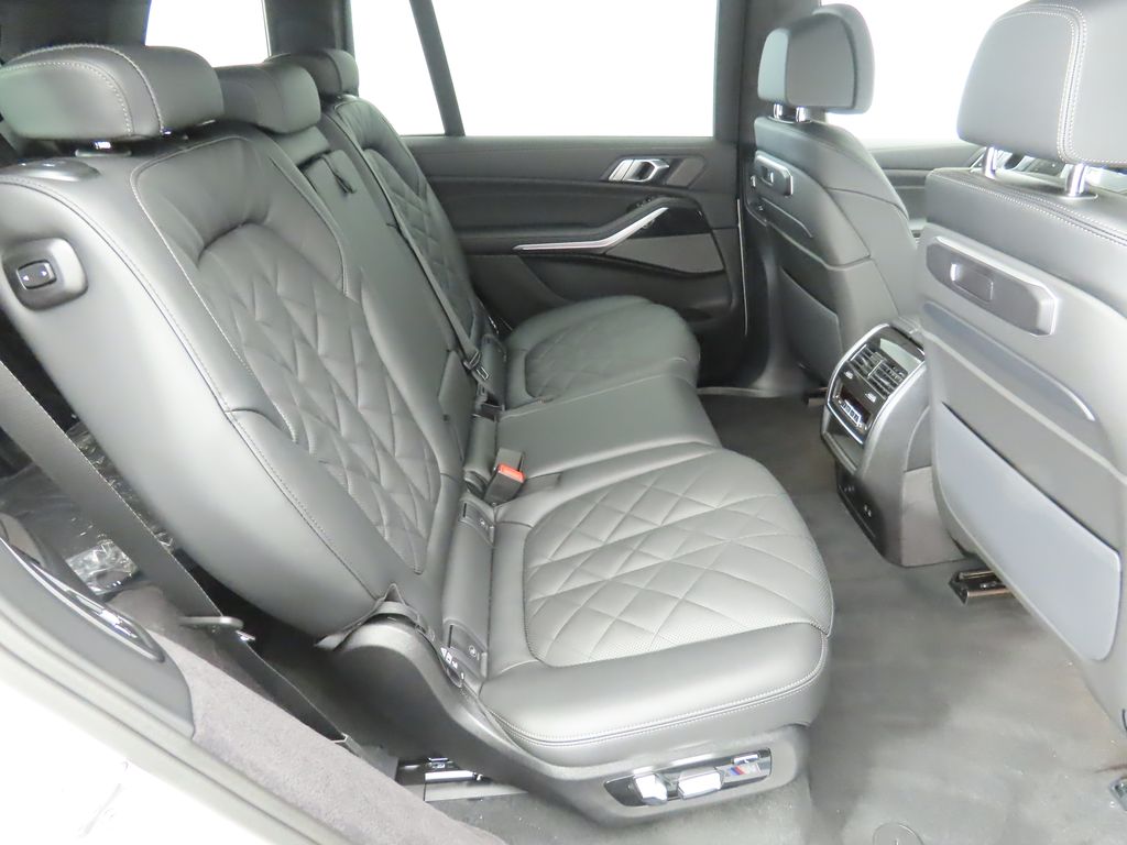 Thumbnail: 2026 BMW X7 - 22