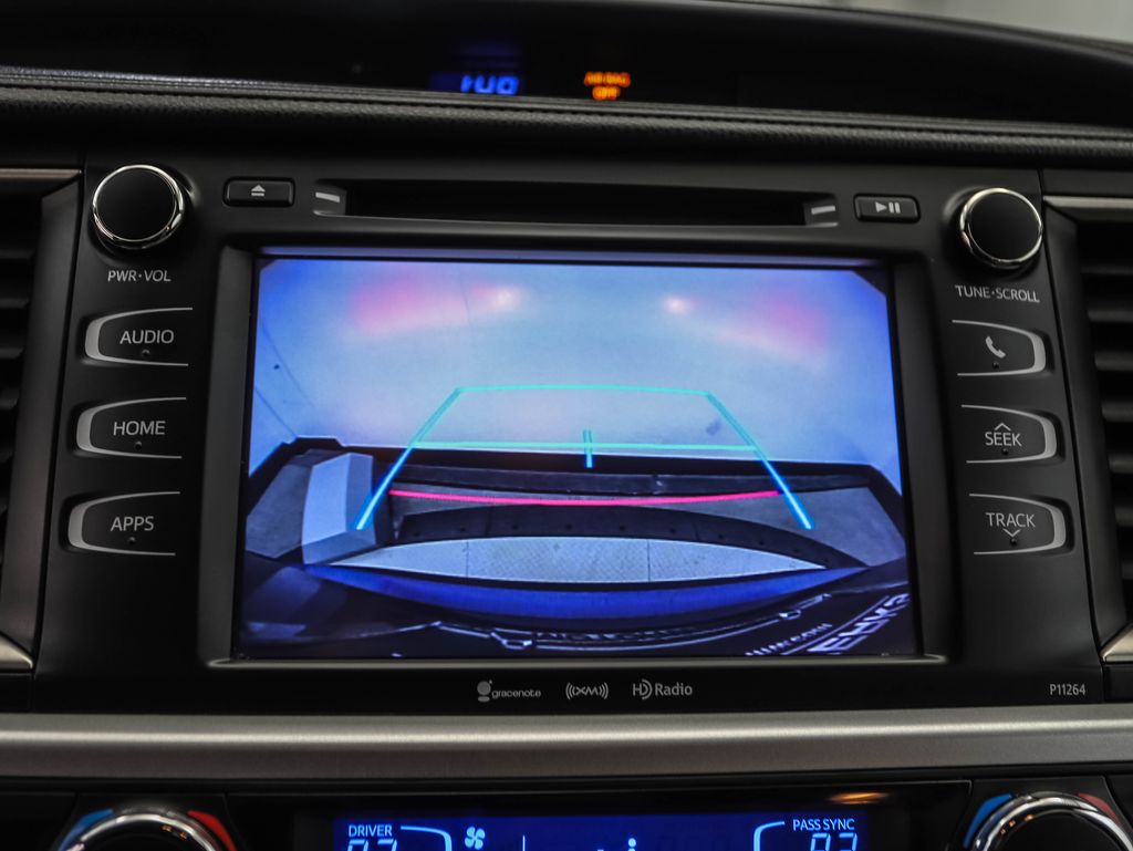 Thumbnail: 2016 Toyota Highlander - 17