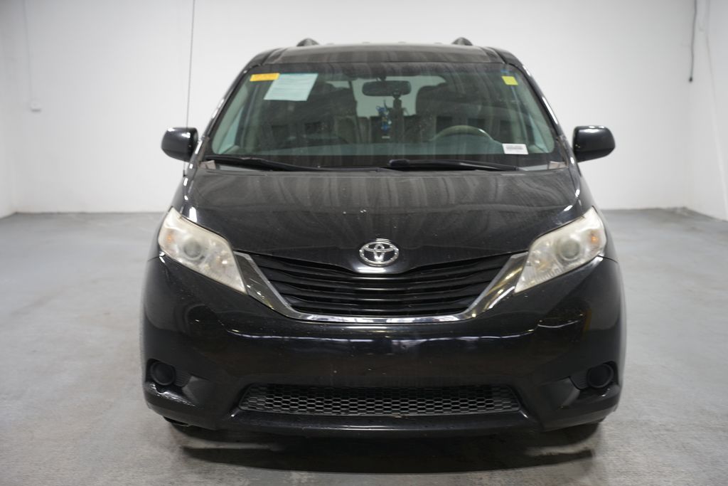 2014 Toyota Sienna LE 2