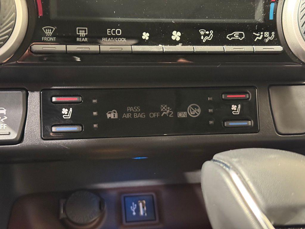 Thumbnail: 2025 Toyota RAV4 - 29