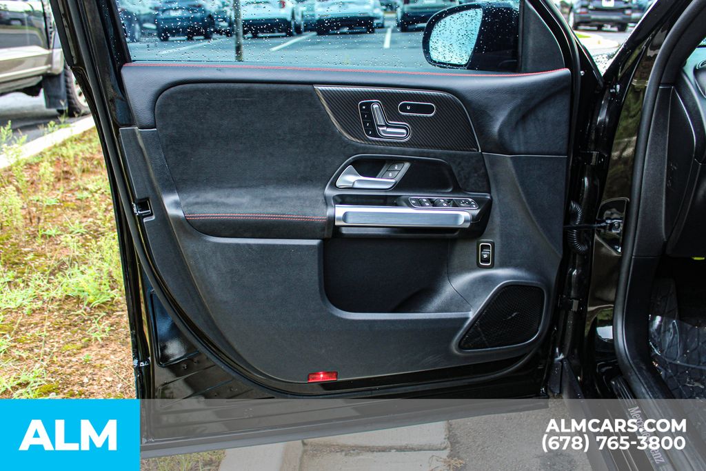 Used 2025 Black Mercedes-Benz GLB 250 image 36