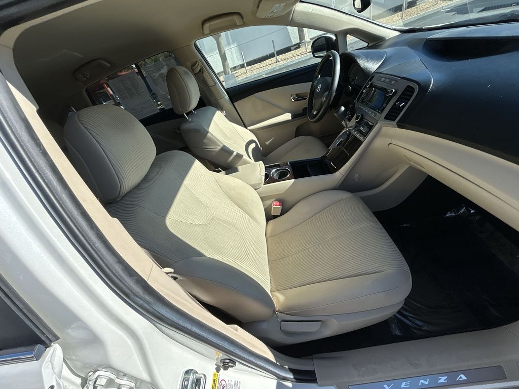 Thumbnail: 2010 Toyota Venza - 22