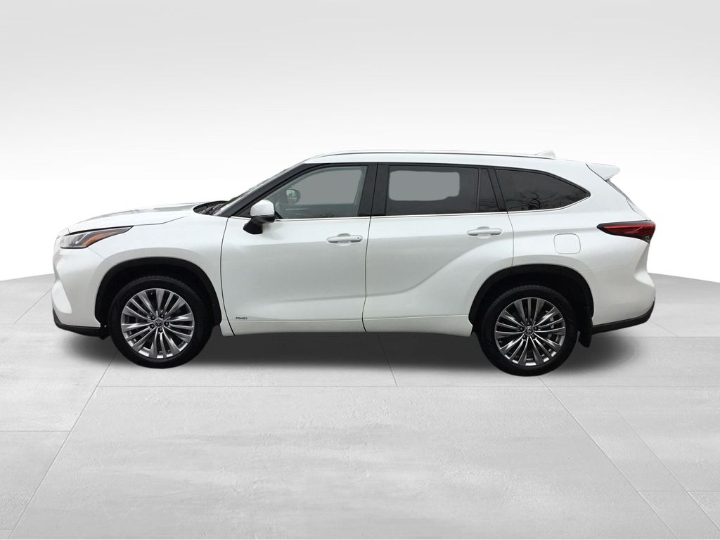 Thumbnail: 2022 Toyota Highlander - 2