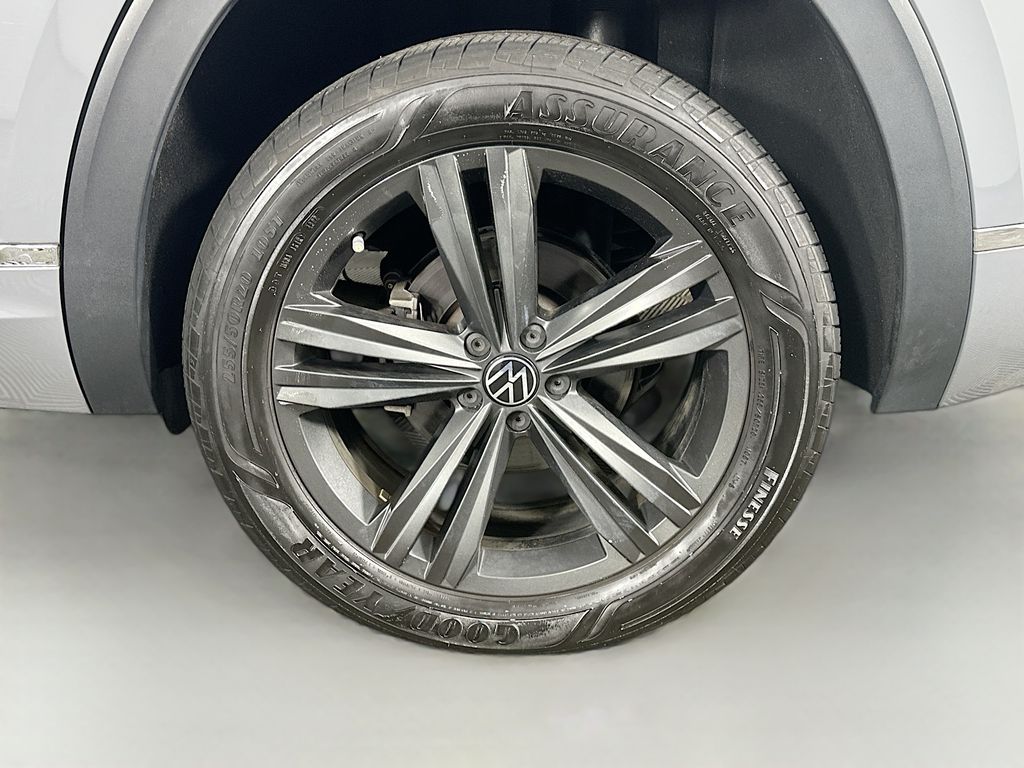 Used 2022 Gray Volkswagen 3.6L V6 SEL R-Line image 35