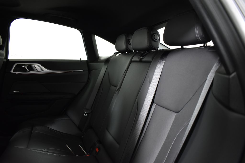 Thumbnail: 2026 BMW 4 Series - 4