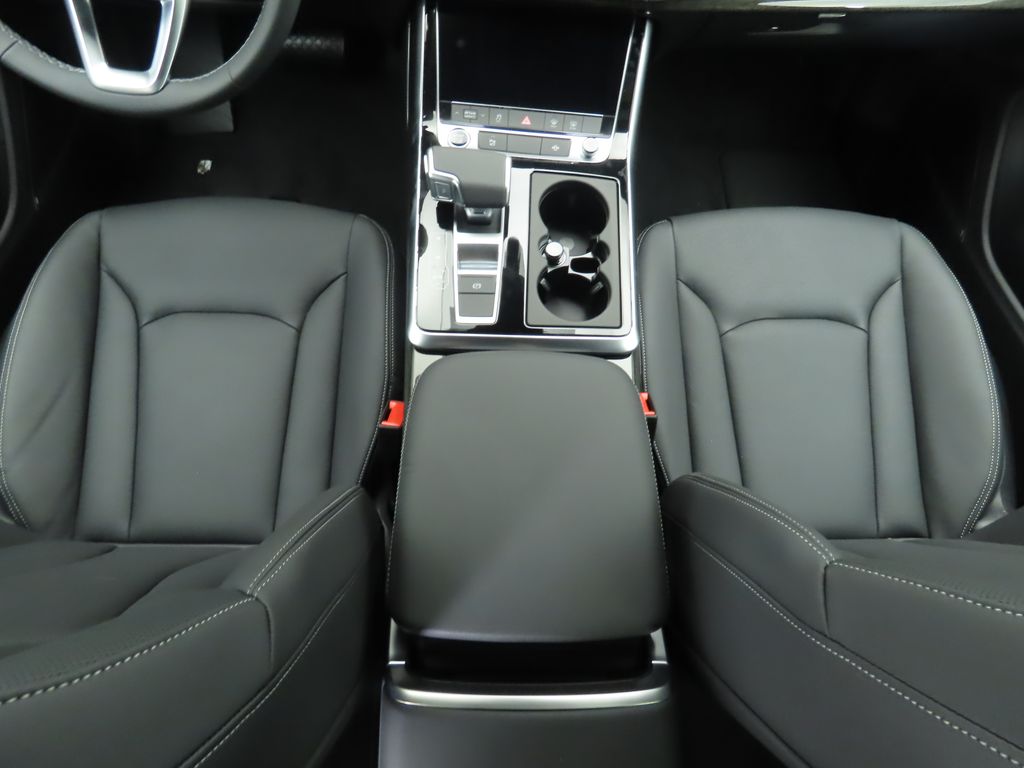 Thumbnail: 2025 Audi Q8 - 18