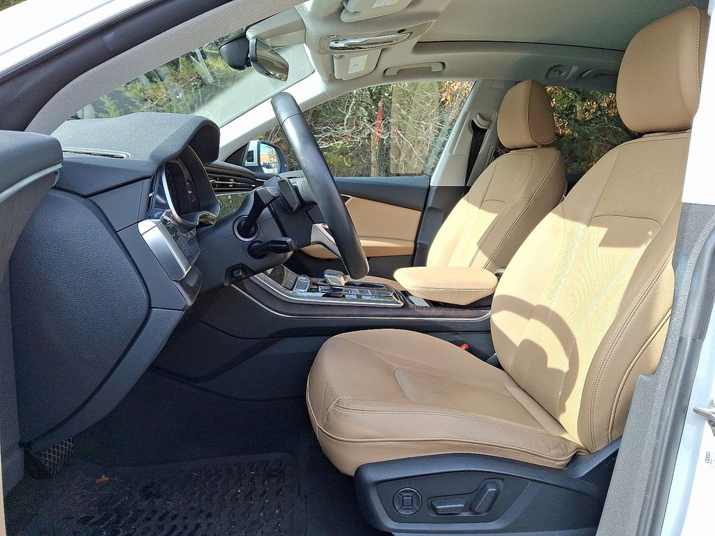 Thumbnail: 2020 Audi Q8 - 12