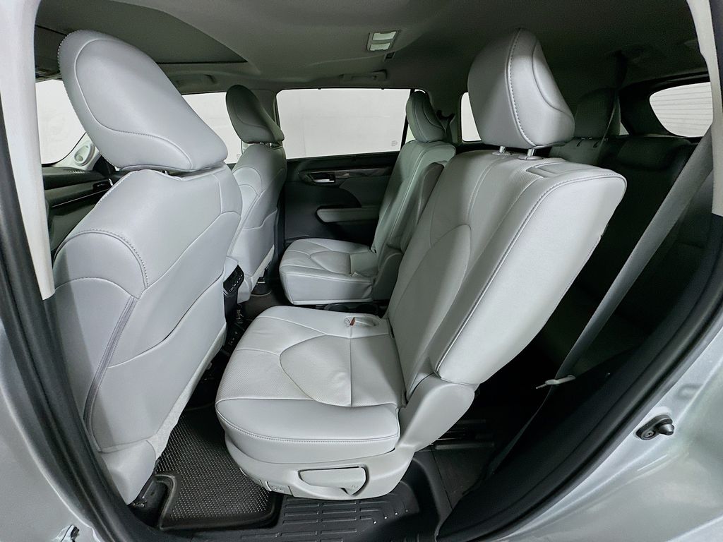 Thumbnail: 2023 Toyota Highlander - 24