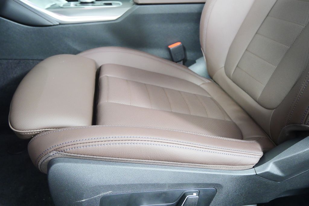 Thumbnail: 2026 BMW 4 Series - 11