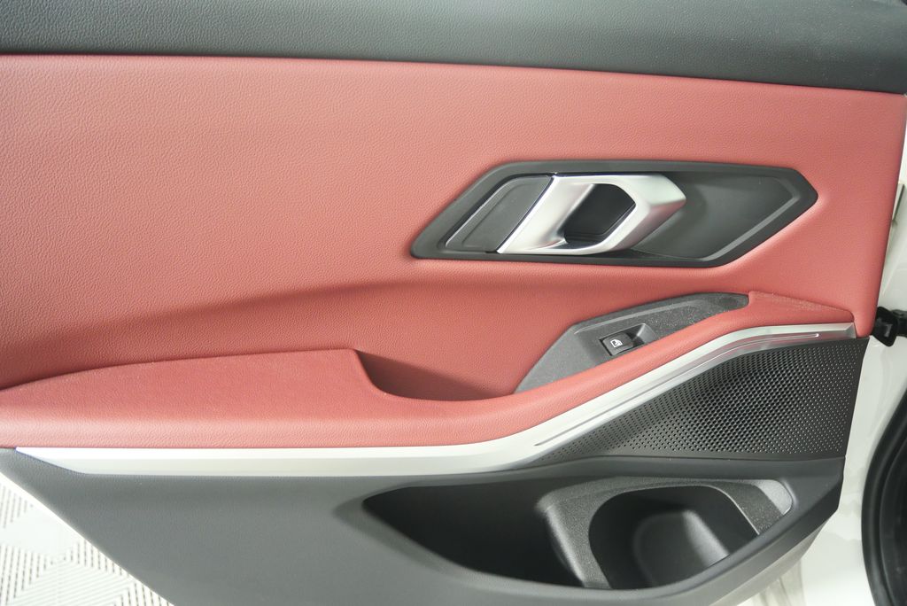 Thumbnail: 2025 BMW 3 Series - 13
