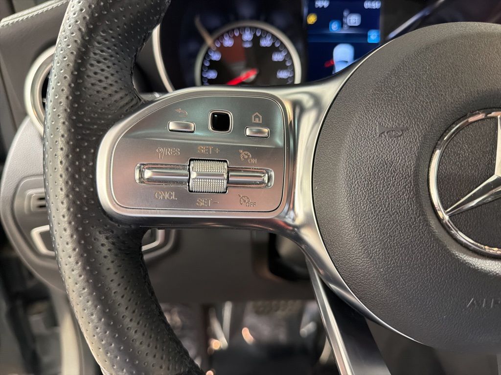 Used 2022  Mercedes-Benz GLC 300 image 12