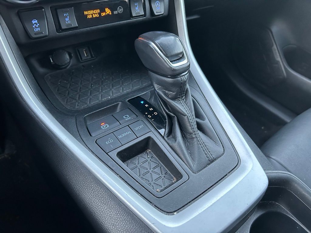 Thumbnail: 2021 Toyota RAV4 - 28