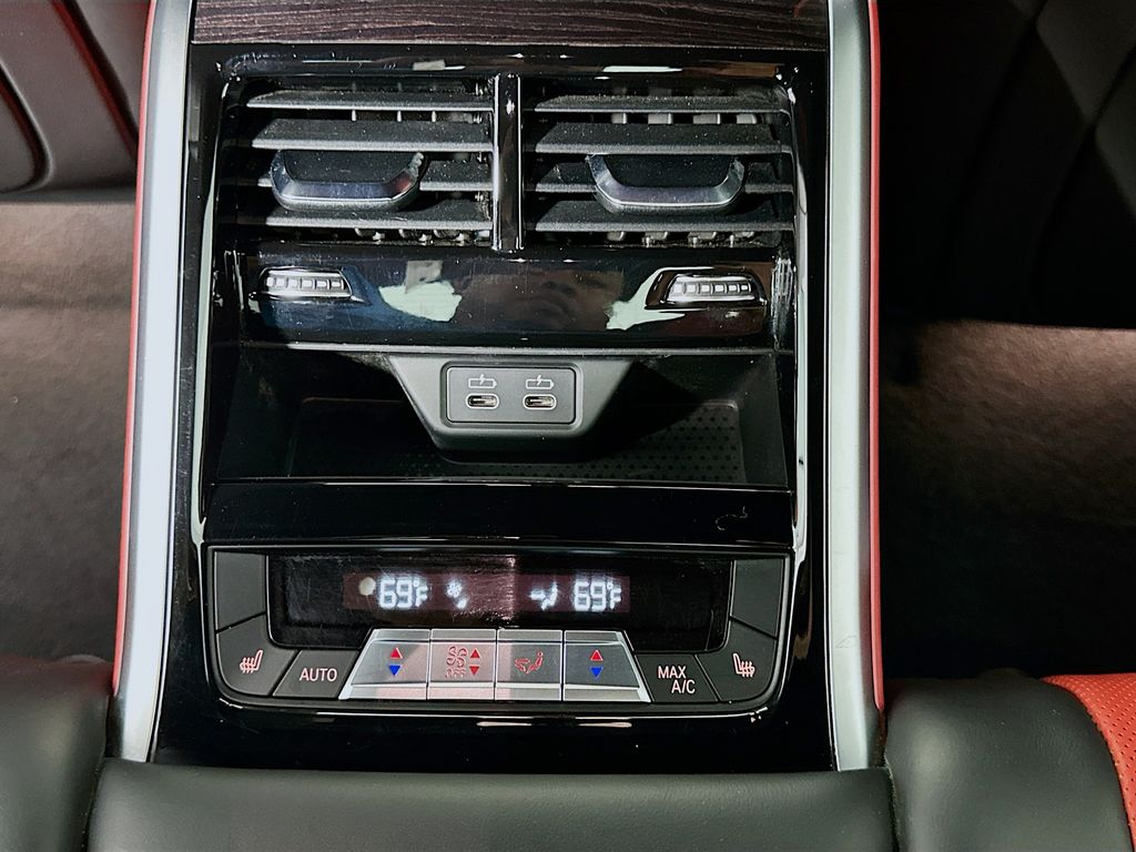 Thumbnail: 2025 BMW 8 Series - 26