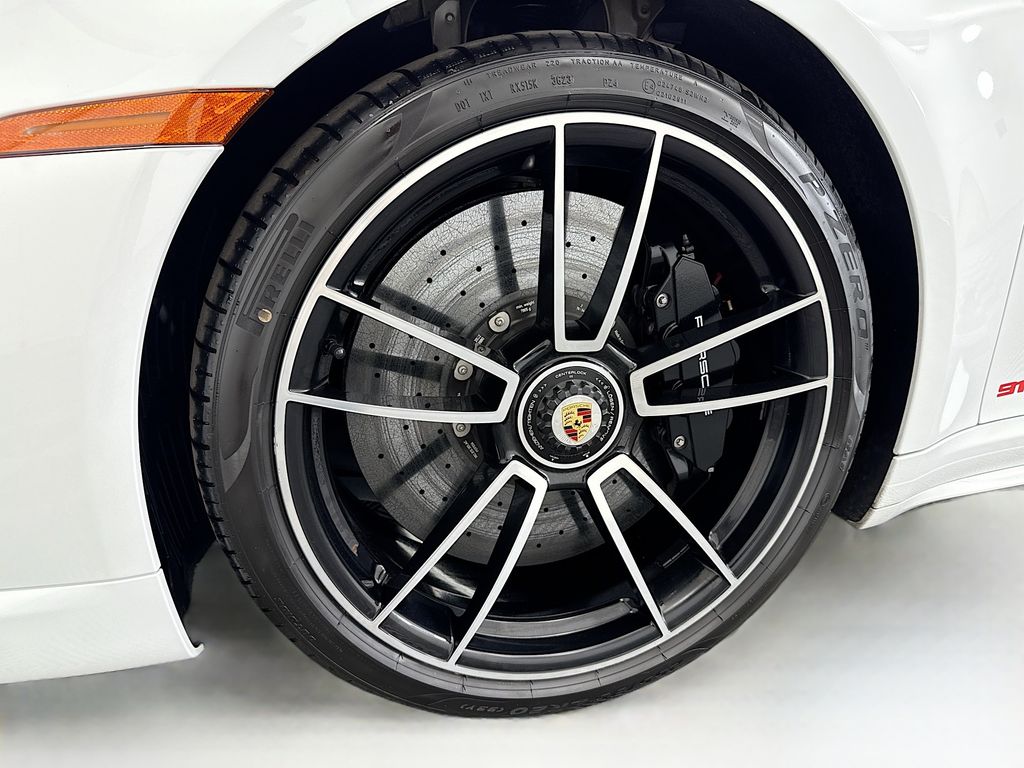 Thumbnail: 2022 Porsche 911 - 27
