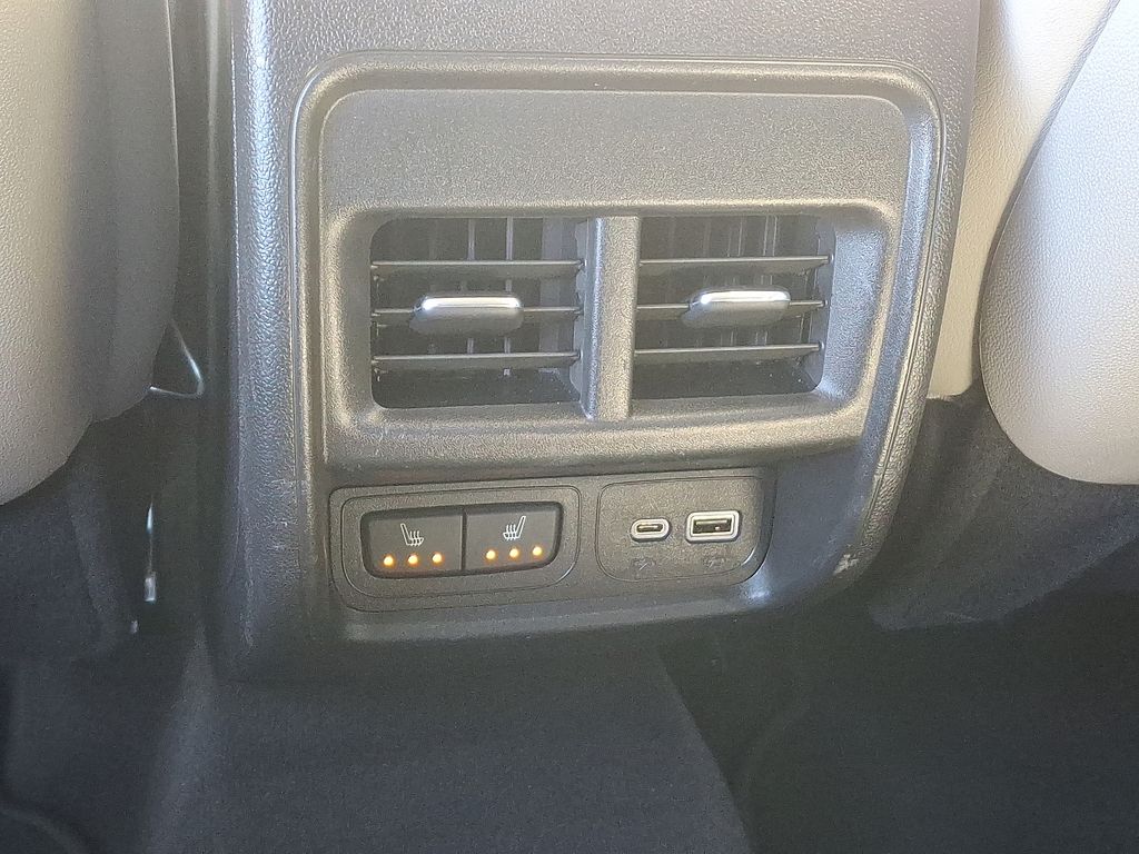 Thumbnail: 2022 Cadillac XT4 - 11