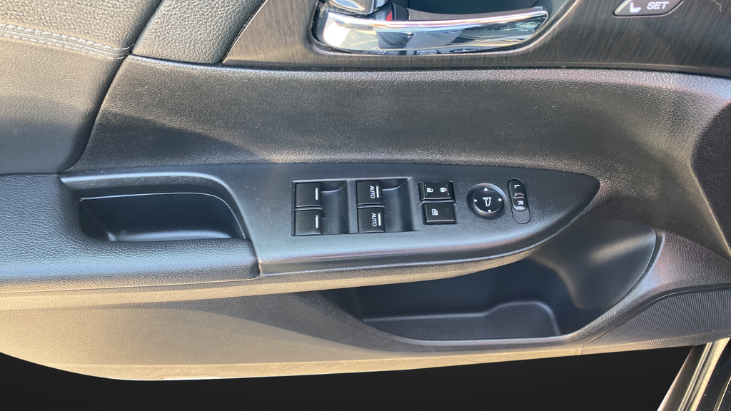 Used 2013 Black Honda EX-L image 22
