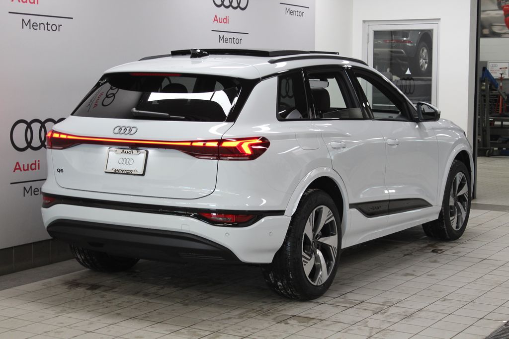 Thumbnail: 2025 Audi Q6 e-tron - 6