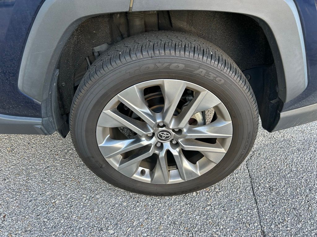 Thumbnail: 2022 Toyota RAV4 - 9