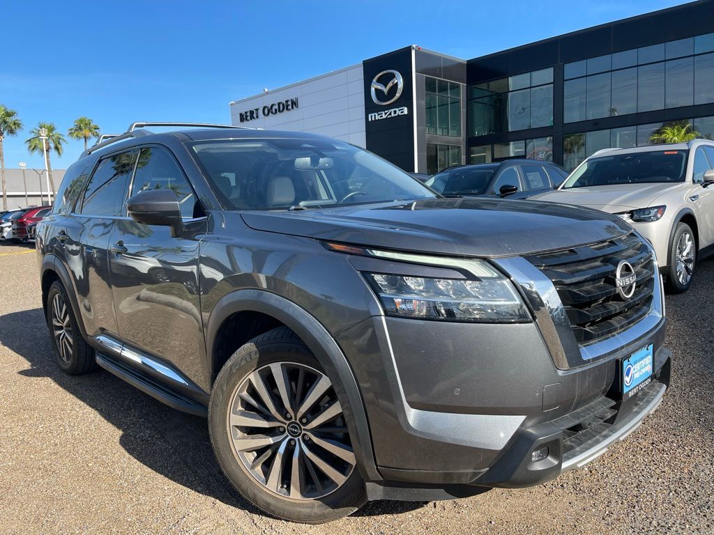 2022 Nissan Pathfinder Platinum FWD