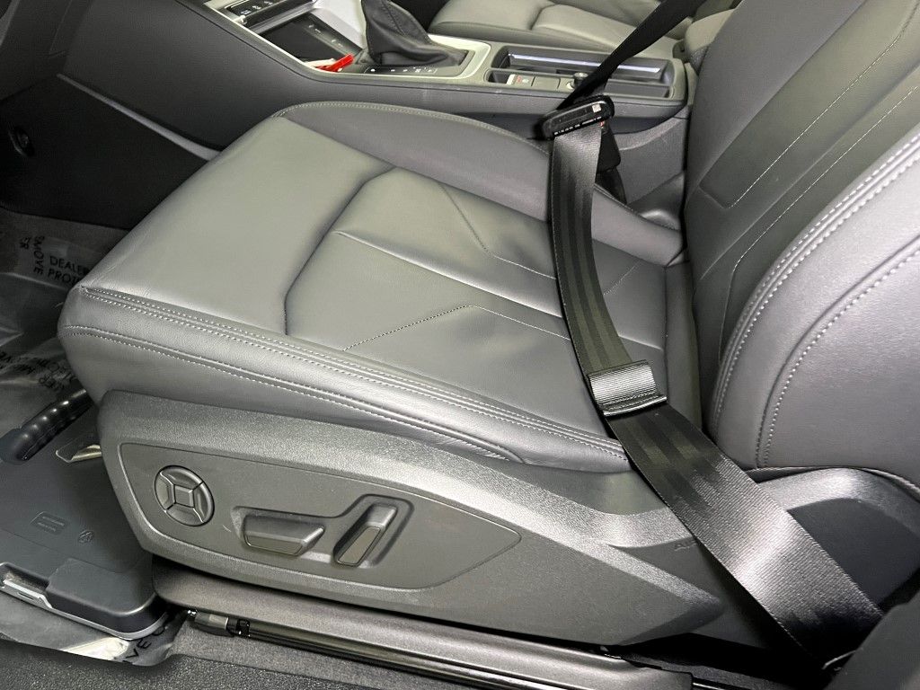 Thumbnail: 2025 Audi Q3 - 26