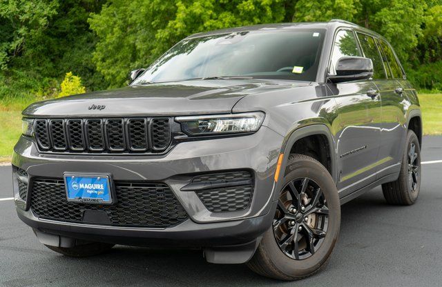 Baltic Gray Metallic Clearcoat 2025 Jeep Grand Cherokee SUV / Crossover 8-Speed Automatic