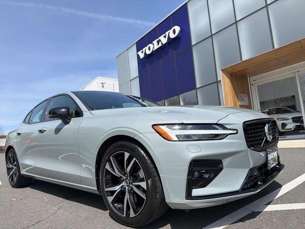 Vapour Gray Metallic 2025 Volvo S60 B5 Core FWD Sedan Front-Wheel Drive Automatic