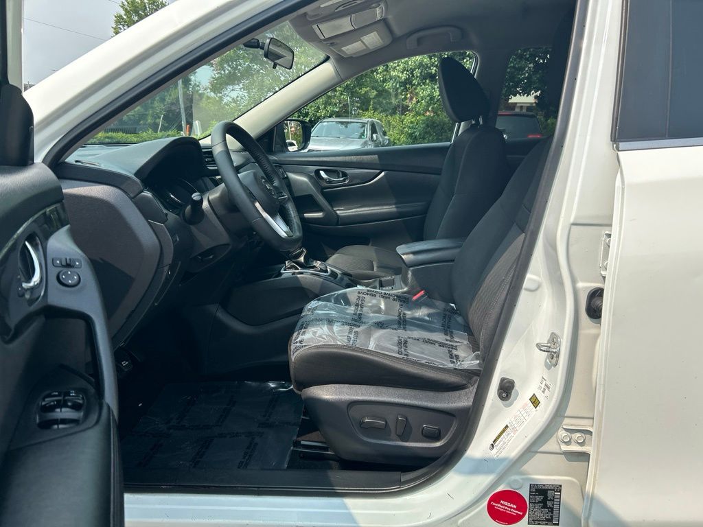 Used 2018 White Nissan SV image 18