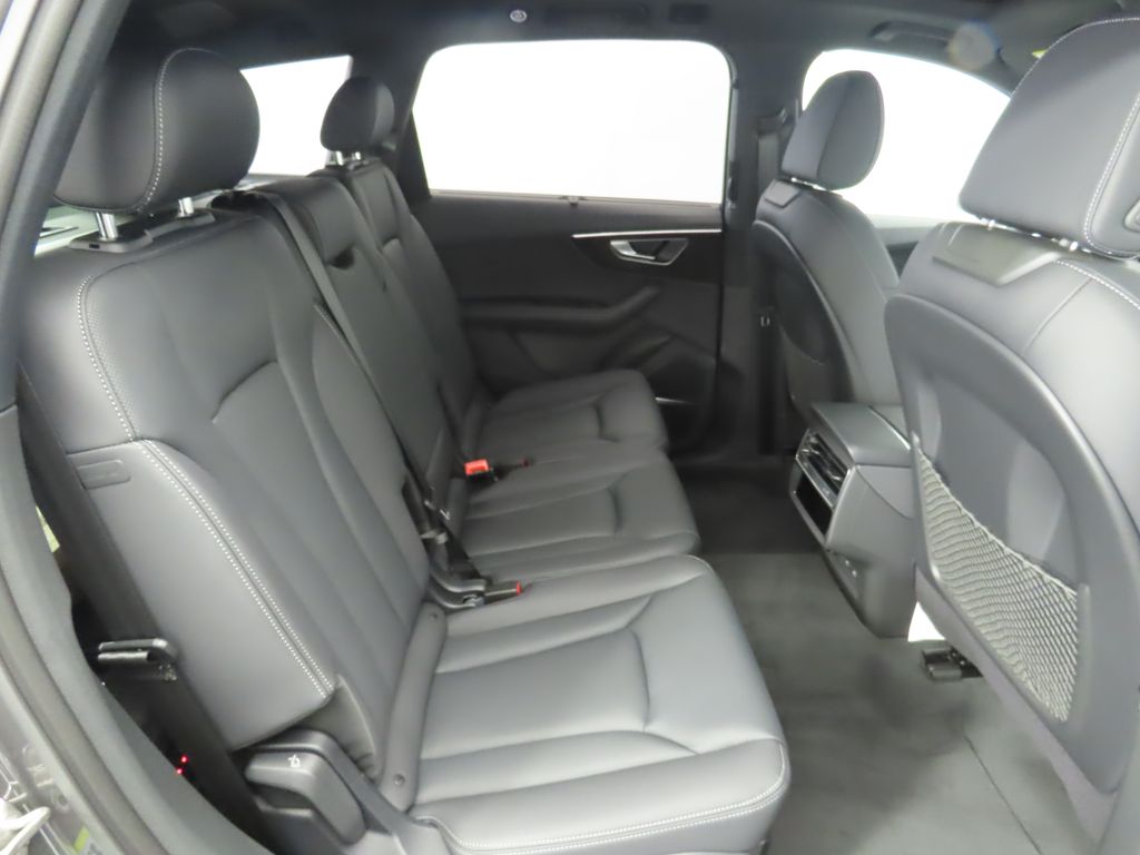 Thumbnail: 2025 Audi Q7 - 22