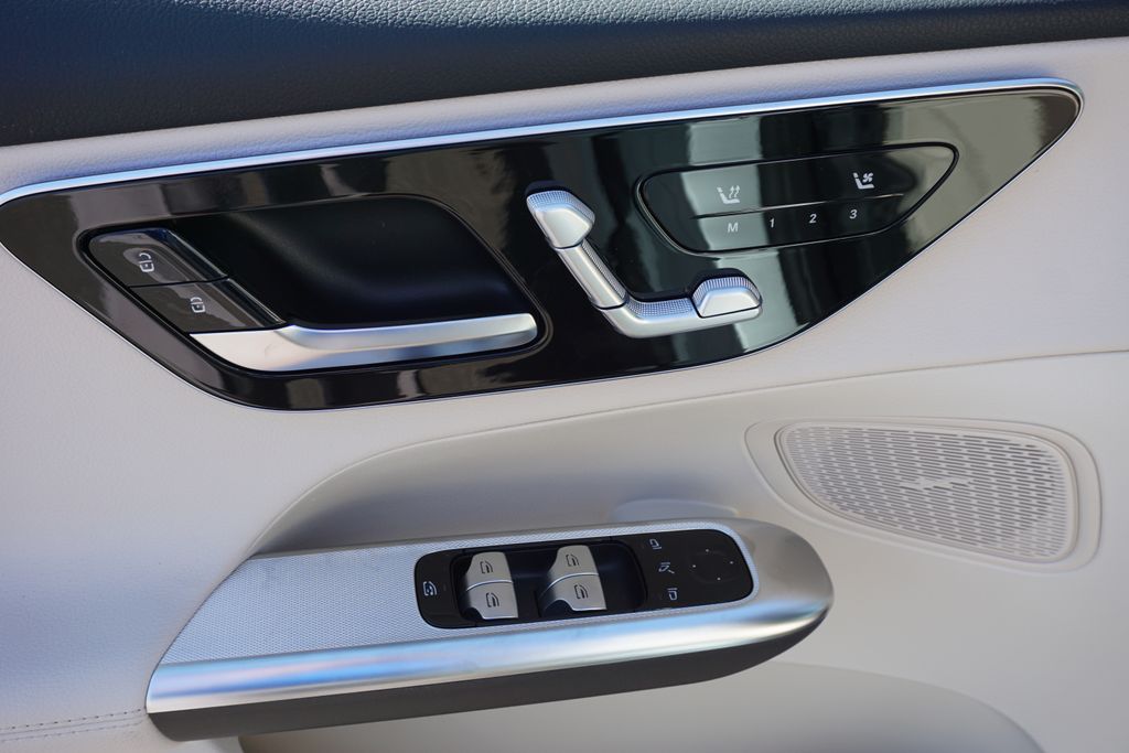 2025 Mercedes-Benz GLC 300 19