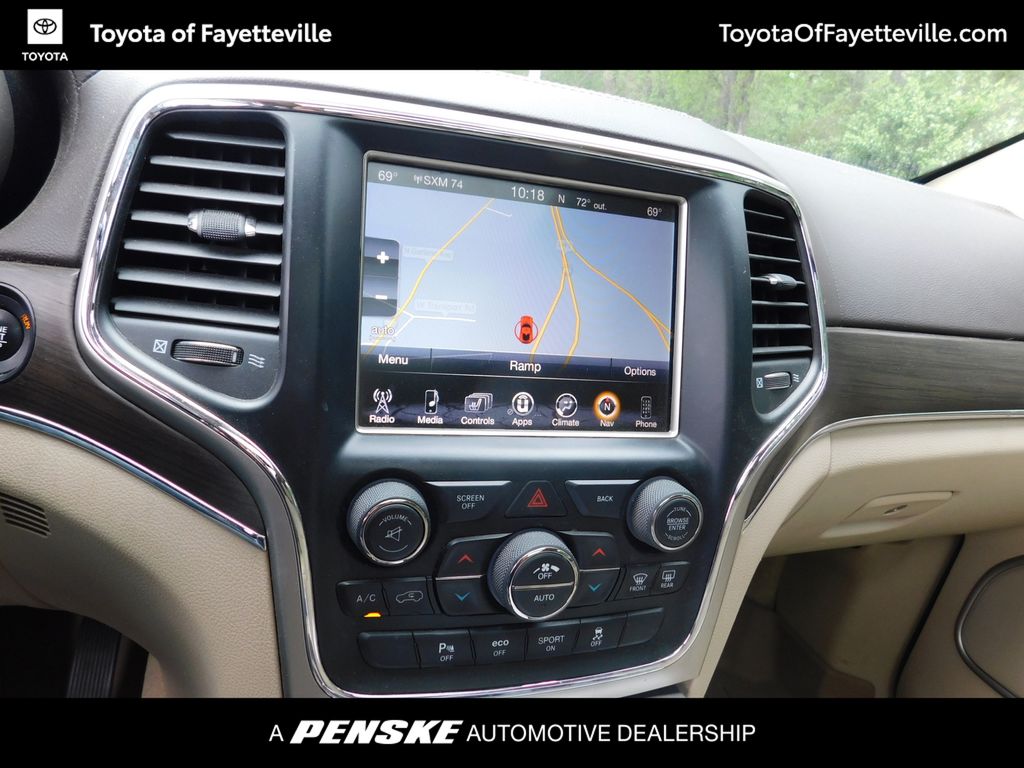 Thumbnail: 2017 Jeep Grand Cherokee - 10