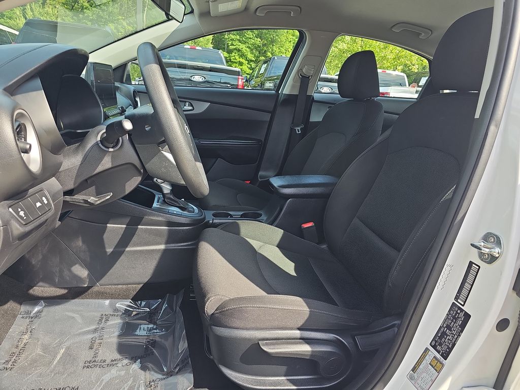 Used 2021 White Kia LXS image 14
