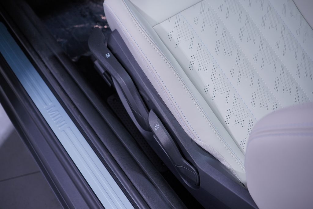 Thumbnail: 2026 MINI Cooper - 15