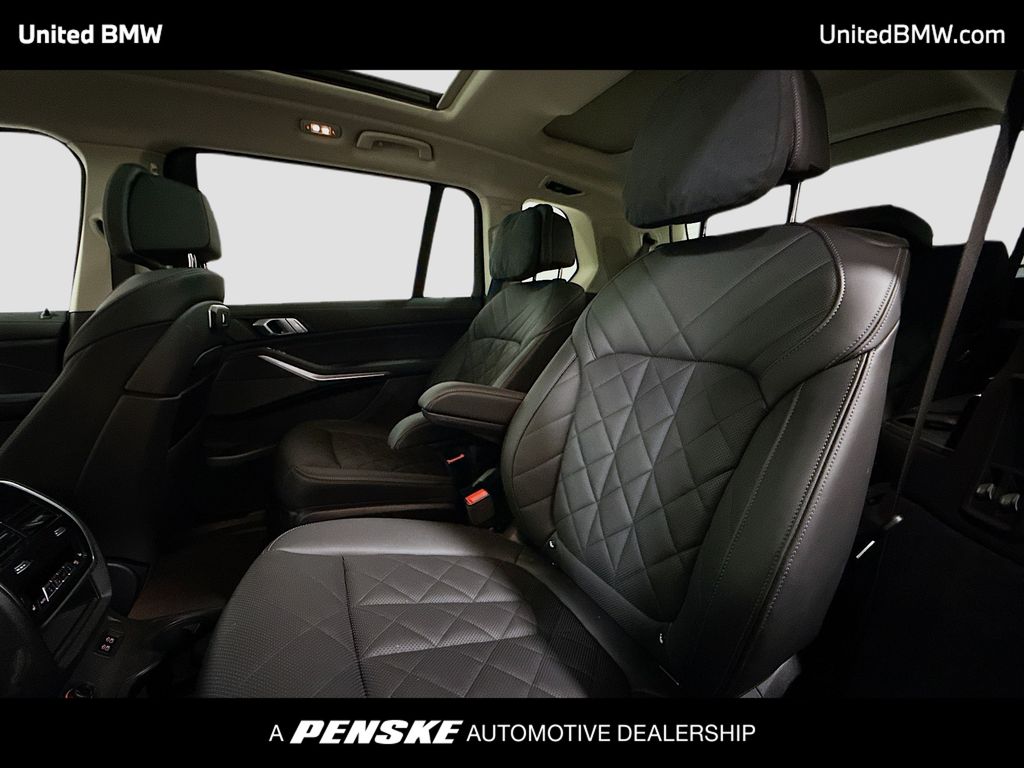 Thumbnail: 2026 BMW X7 - 13
