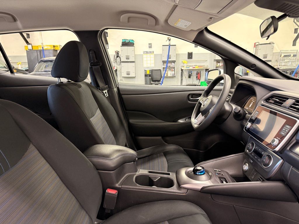 Thumbnail: 2022 Nissan Leaf - 30