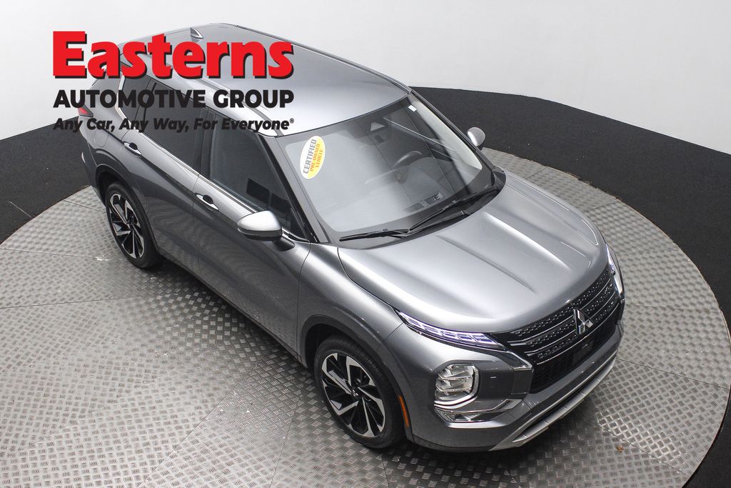 Used 2023 Silver Mitsubishi SE image 3