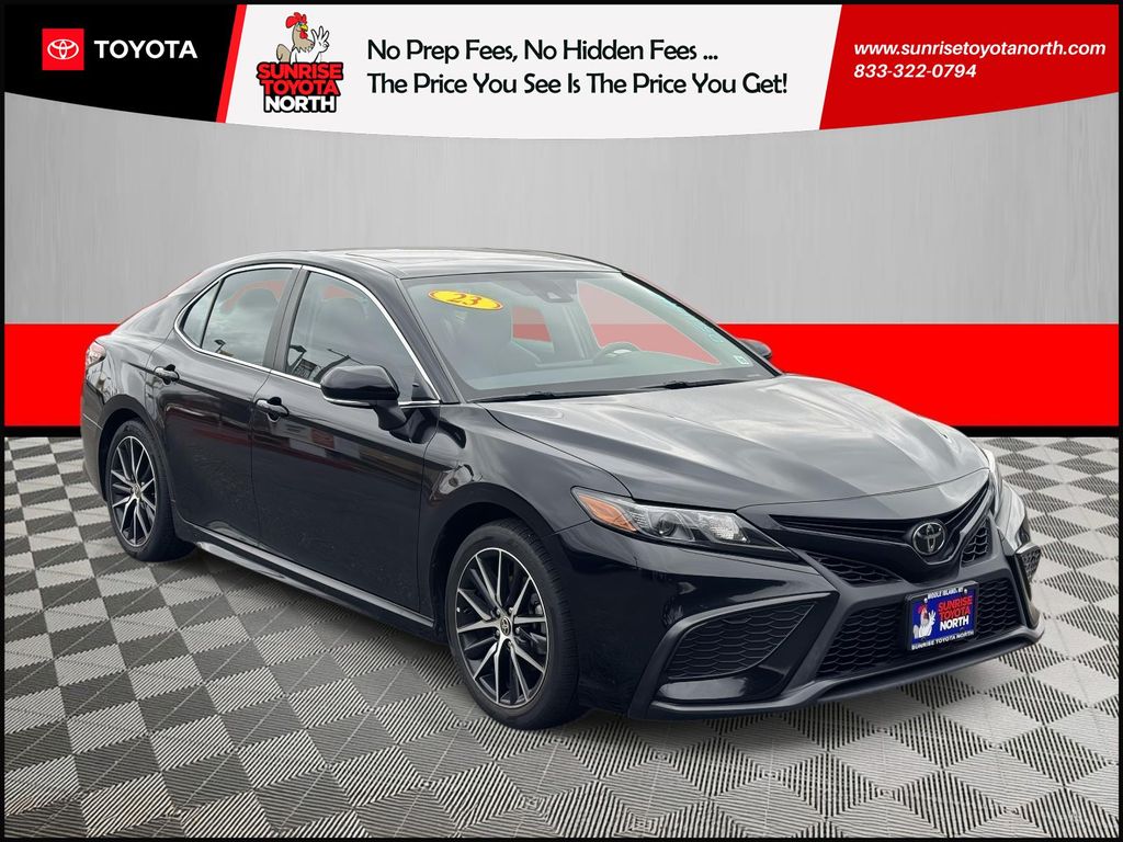 2023 Toyota Camry SE's photo