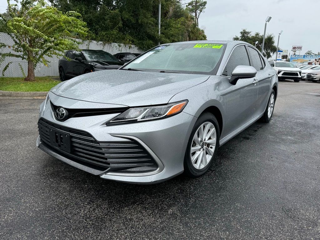 2022 Toyota Camry LE 4