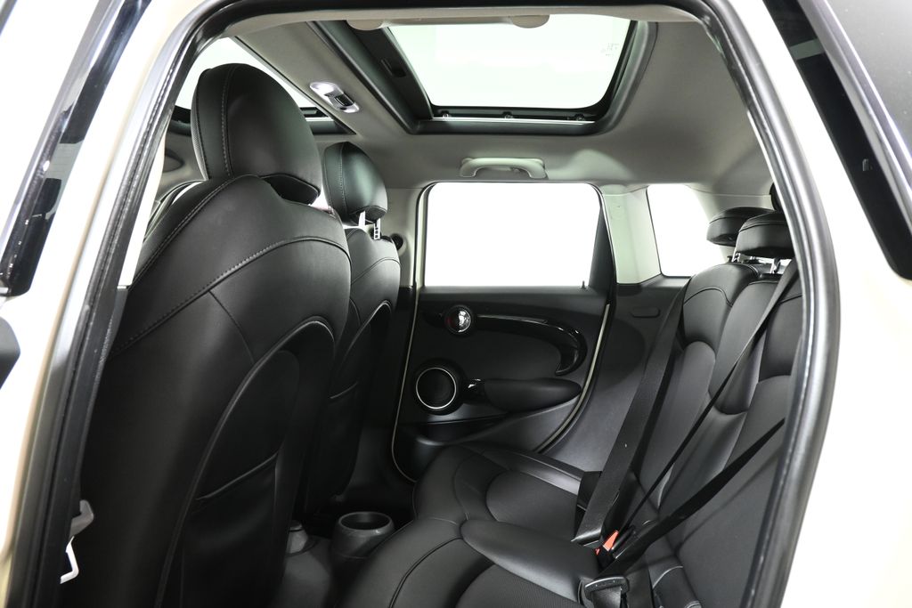 2015 MINI Cooper Base 29