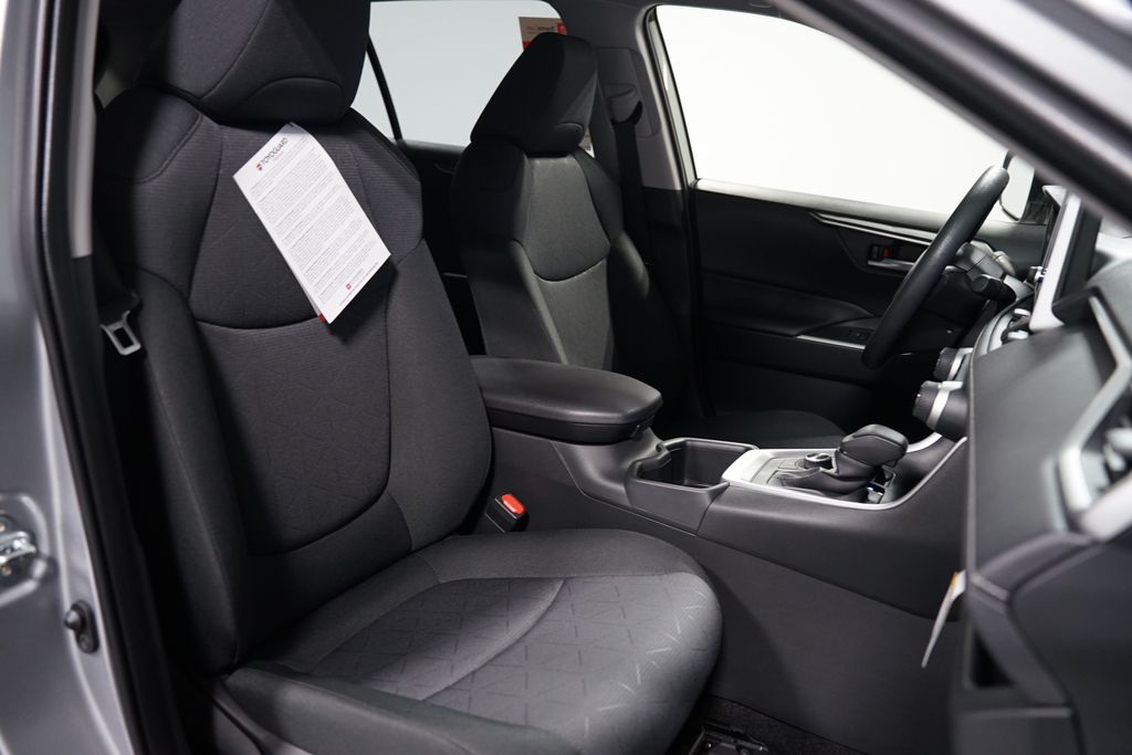 Thumbnail: 2025 Toyota RAV4 - 28